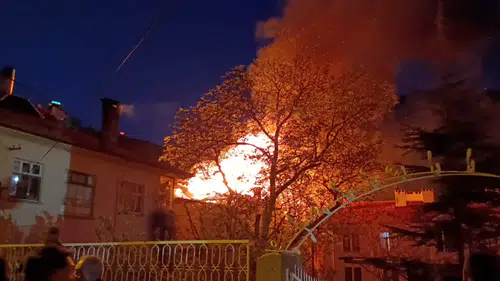 Karaman'da korkutan yangın: 2 ev kullanılamaz hale geldi