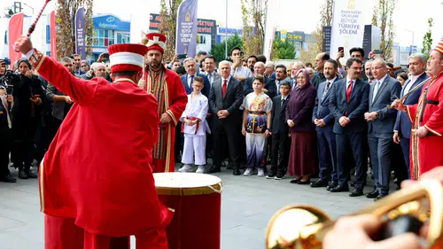 Konya 40 yıllık geleneğe ev sahipliği yaptı: Büyük Türkiye Şöleni başladı