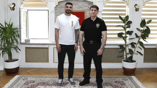 Konyaspor Kaptanı Demirbağ, yeni Emniyet Müdürü’nü ziyaret etti