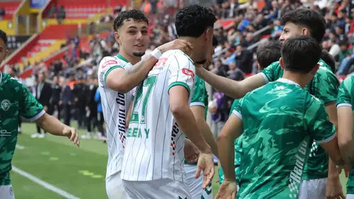Konyaspor'un gençleri çok mutlu! Kariyerlerinde ilk adımı attılar
