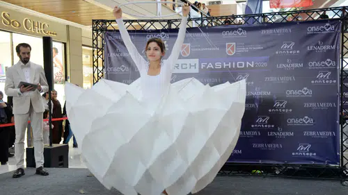 Konya’da ilginç defile: Mimariyi kıyafete dönüştürdüler