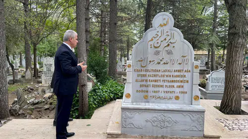 Konya Valisi o mübarek zatın kabrine gitti!