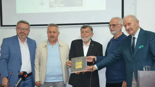 Bir evde tesadüfen bulundu: 450 yazma eser gün yüzüne çıkarıldı