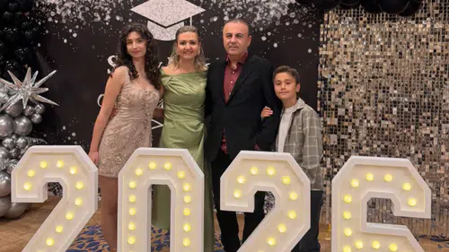 Baydar ailesinin mutlu günü! Elif Naz mezun oldu