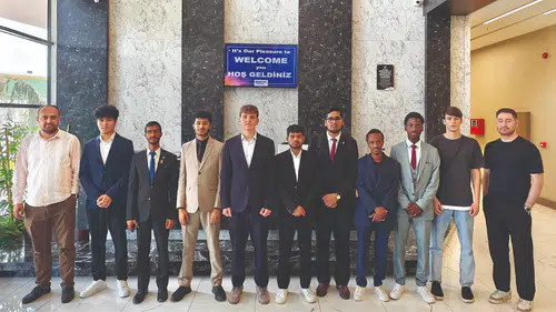9 ülkeden gelen genç liderler Konya’daki fabrikayı gezdi
