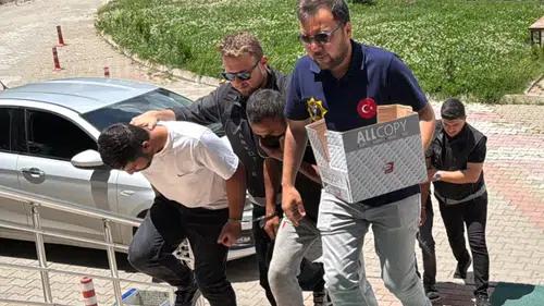 Konya’da narkotik operasyonu! Otomobilin vites körüğünde uyuşturucu sevkiyatı