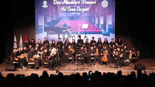 Konya'da 582 gencin yıl sonu konseri ayakta alkışlandı! Salon büyülendi
