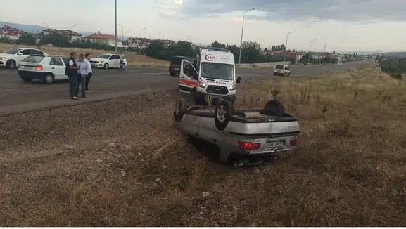 Konya'da hastaneden dönen sürücü kaza yaptı! Otomobil takla attı