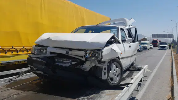 Konya'da zincirleme kaza! 3 araç birbirine girdi, 9 yaralı