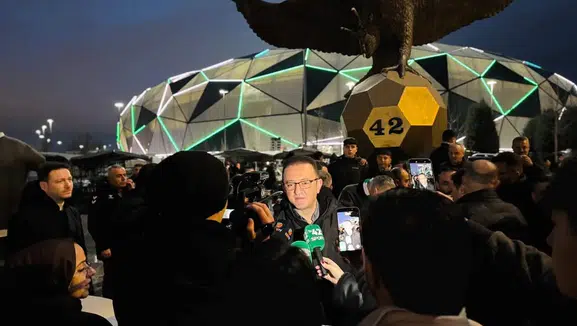 Konya Vekilinden büyük jest! Son orucunu Konyasporlularla açtı