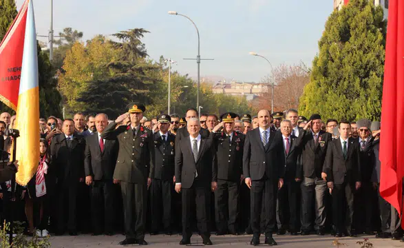 9'u 5 geçe Konya'da hayat durdu, bayraklar yarıya indi!