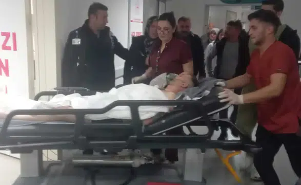 Aksaray’da aile kavgası kanlı bitti! Göğsüne saplanan bıçakla hastaneye kaldırıldı