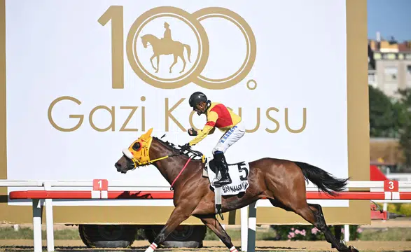 100. Gazi Koşusunu Bay Nalçakan ile Halis Karataş kazandı