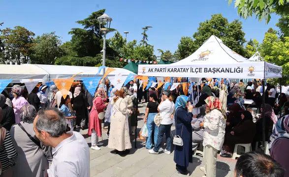 Konya'da aşure bereketi paylaşıldı! Vatandaşlar Kültürpark'ta buluştu