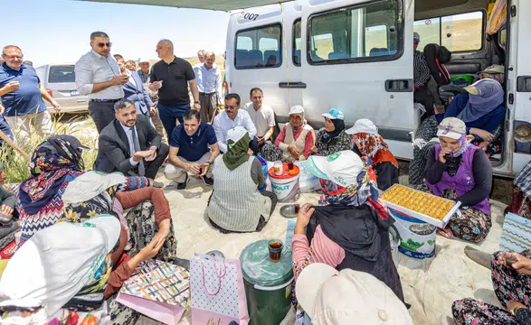 Başkan Özgökçen tarım işçileri ve çapacı kadınlarla buluştu