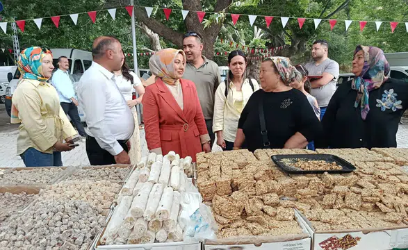 Konya’da 12. Kiraz Festivali tüm hızıyla sürüyor