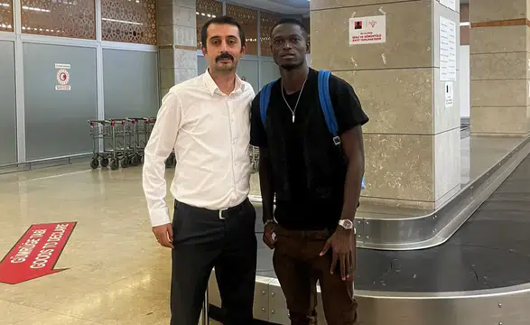 Konyaspor'un yeni sol kanadı, imza için Konya'da
