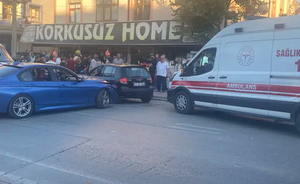 Konya'da korkutan kaza! İki otomobil çarpıştı