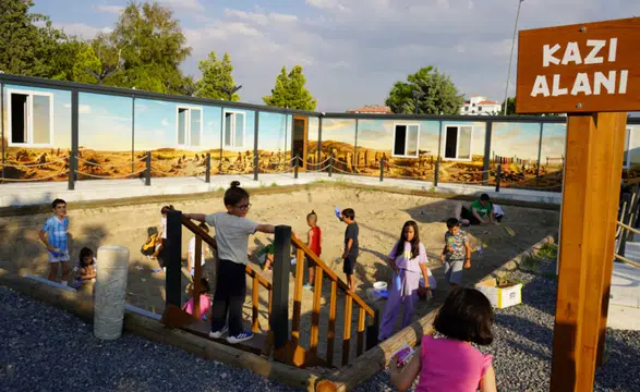Konya'da sıra dışı yaz tatili! Çocuklar arkeolog gibi çalışıyor