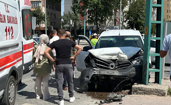 Konya’da kavşakta can pazarı! 1’i çocuk 6 yaralı