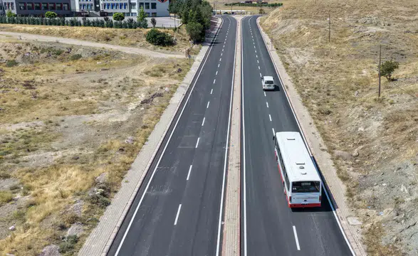 Konya’da o yol baştan sona yenilendi! 3 bin ton asfalt kullanıldı