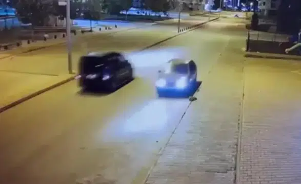 Konya’da pes dedirten görüntü! İki sürücü aynı yolda ters yönde ilerledi