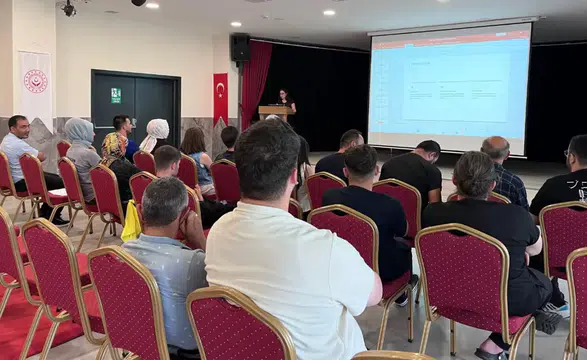 Konya’da huzurevinde çalışanlara eğitim! Acil durumlar ve tükenmişlik konuşuldu