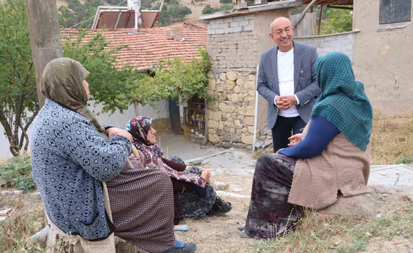 Konya’da Başkan Kavuş 6 mahalleyi tek tek gezdi! Talepleri dinledi