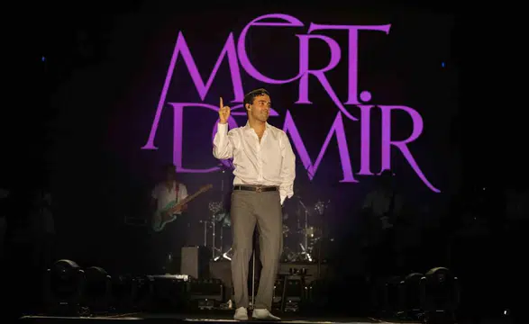 Sanatçı Mert Demir Konyalı hayranlarıyla buluşuyor