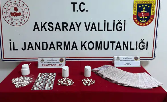 Aksaray'da jandarmadan büyük baskın: 288 hap ve 74 bin lira ele geçirildi