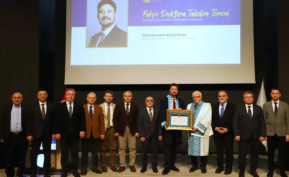 Britanyalı siyasetçi Konya’da fahri doktora ile ödüllendirildi