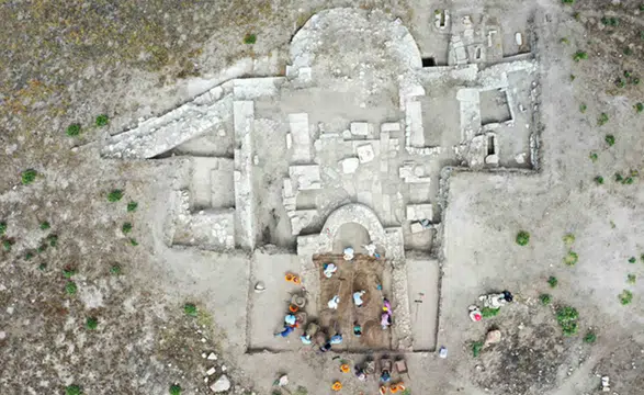 Konya Listra’da büyük keşif! 800 yıllık muska ve yabancı sikke bulundu