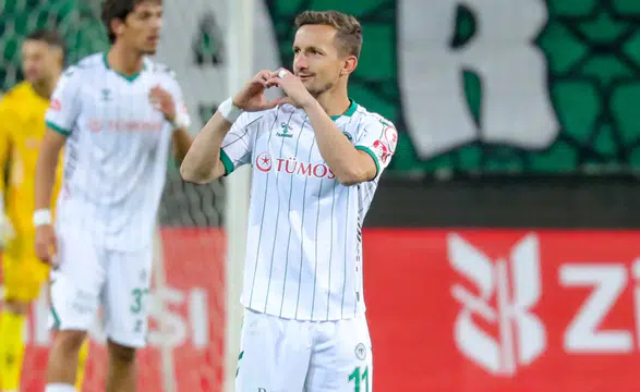 Konyasporlu oyuncu affedildi! İsmi yabancı listesine yazıldı