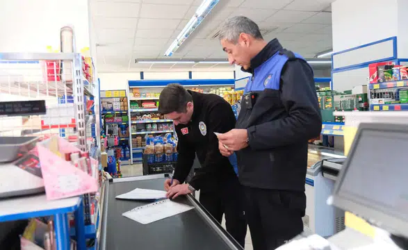 Akşehir'de marketlere sıkı denetim! Etiket fiyatları denetlendi