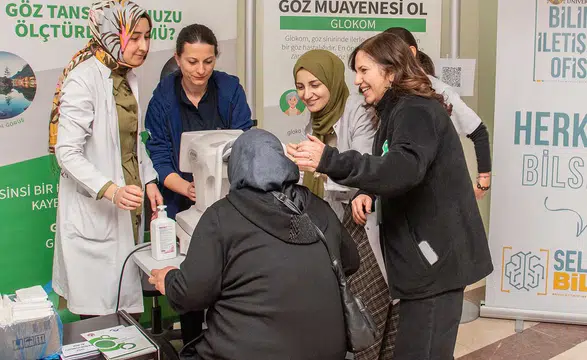 Konya'da vatandaşlara ücretsiz göz tansiyonu ölçümü