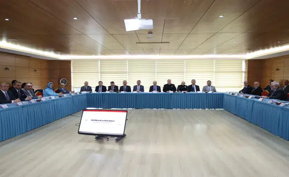 Konya’da bağımlılıkla mücadele masaya yatırıldı: Vali Akın’dan önemli uyarılar