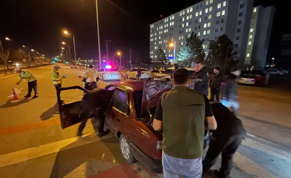 Karaman Emniyeti’nden huzur operasyonu: 99 araç trafikten men edildi