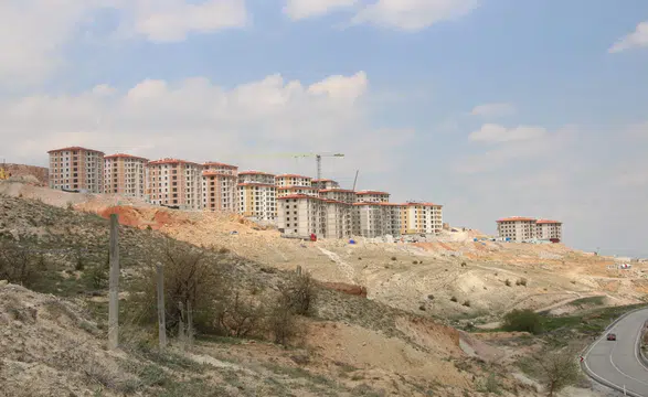 TOKİ Konya’da 5 yıl sonra kolları sıvadı