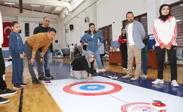 Minik yürekler, büyük heyecan! Konya'da curling turnuvasında dostluk kazandı