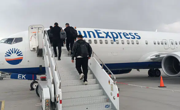 Konyaspor kafilesi Rize'ye uçtu