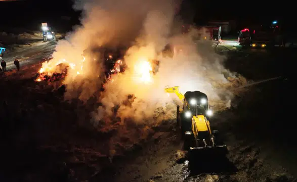 Aksaray’da korkutan yangın: 70 ton saman kül oldu