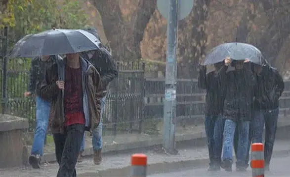 Konya'da havalar nasıl olacak? Kuvvetli sağanak ve fırtına uyarısı