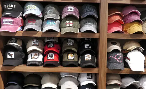 Konya’da babasından devraldığı dükkanda 71 yıldır moda yön veriyor