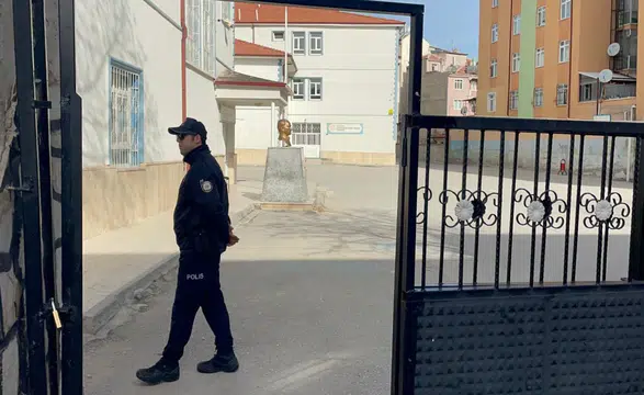 Okul çevrelerinde güvenlik alarmı! Karaman’da yoğun tedbir