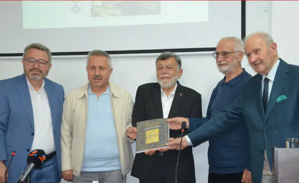 Bir evde tesadüfen bulundu: 450 yazma eser gün yüzüne çıkarıldı