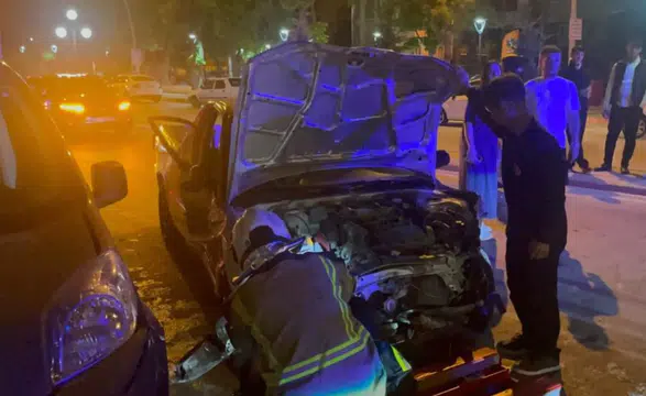 Karaman'da kontrolden çıkan pikap park halindeki 3 araca çarptı