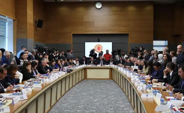 'Çerçeve yasa' teklifi komisyonda kabul edildi
