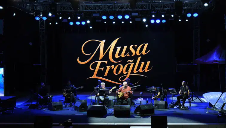 Konya'da Musa Eroğlu rüzgarı! Binlerce kişi "Mihriban"ı hep bir ağızdan söyledi