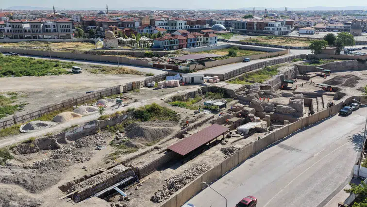 Konya'nın binlerce yıllık hazineleri gün yüzüne çıkıyor! Üç noktada çalışmalar sürüyor