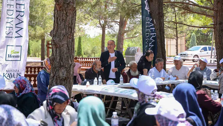 Meram Kültür Turu yoğun ilgi görüyor! Başkan Kavuş vatandaşlarla aynı sofrayı paylaştı